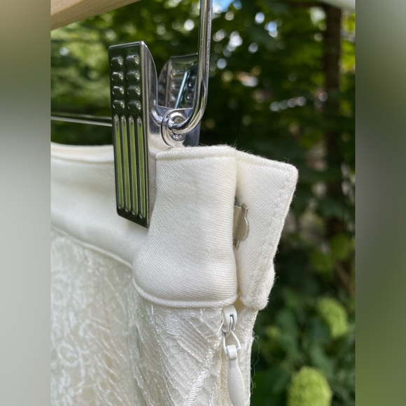 PEACEBIRD Cream Lace Topped Mini Skirt - Picture 9 of 10